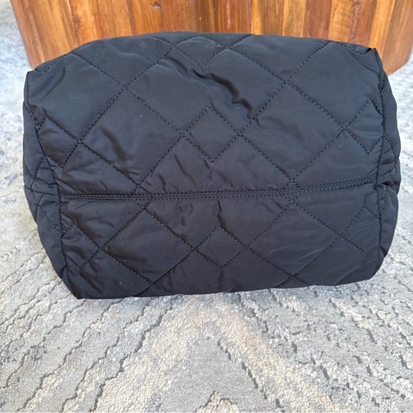 Marc Jacobs Bag Medium Quilted Tote Handbag Black With Gold Trim Zip Closure - Picture 6 of 10